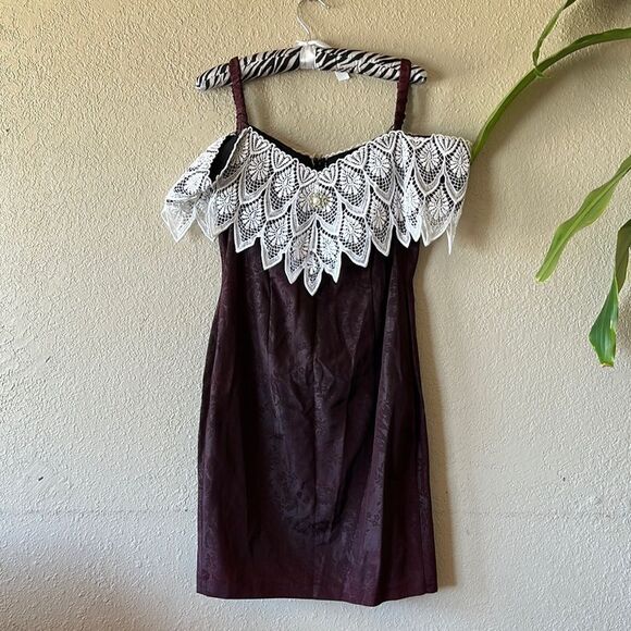 Susan Roselli Elegant Lace Off-Shoulder Dress - Picture 4 of 11